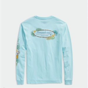 Men’s Vineyard Vines Tropical Surfboard long sleeved shirt. Size L